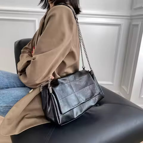 Black leather women's shoulder bag, large capacity, simple and versatile crossbody bag, daily commuter women's bag